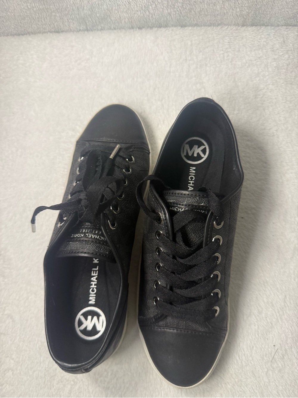 Michael Kors Black Low-Top Lace-Up Sneakers with White Trim Women Size 6.5